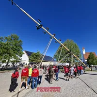 2026-05-01-Maibaum aufstellen01.jpeg